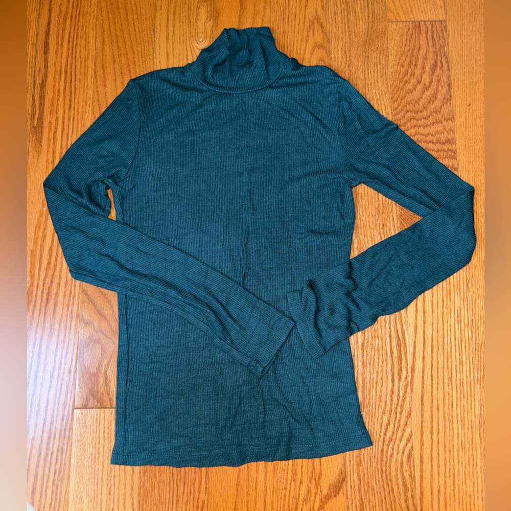 📦Free with purchase Ardene Green Ribbed Knit Long Sleeve Turtleneck Top